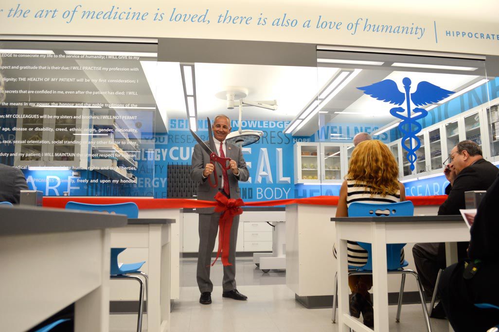 High school unveils high-tech bio lab 1